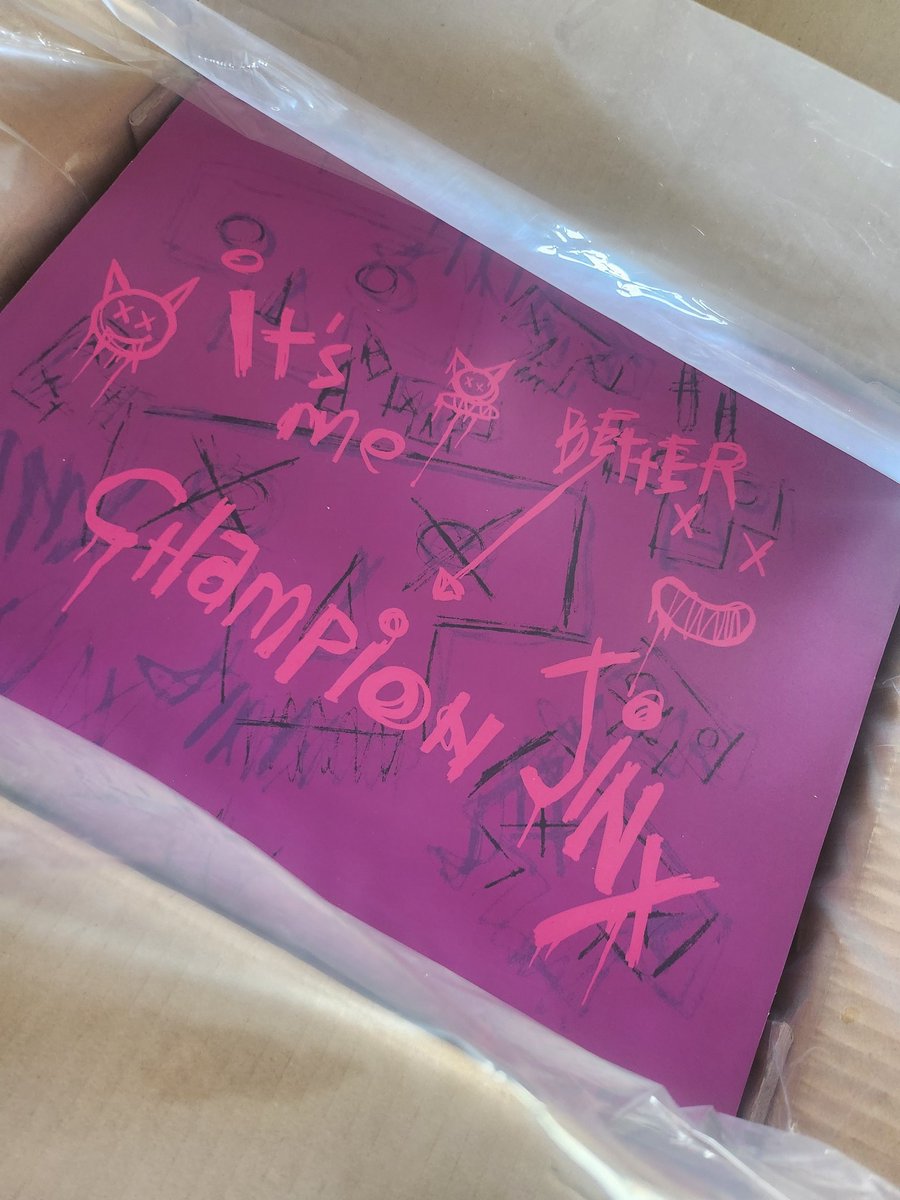 FenrRow's tweet image. J'ai reçu un colis ce matin... 😬