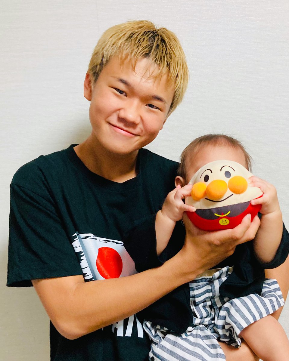 ご報告】 この前、弟の1歳の誕生日でした！！今では一人で歩けるように