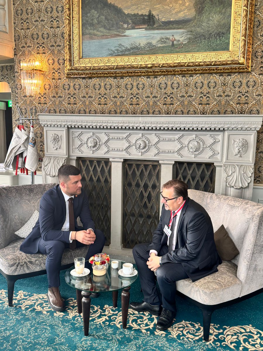 U okviru 4.Ekonomskog "Swiss Foruma" matične zemlje i dijaspore 2025, direktor Agencije za unapređenje stranih investicija Bosne i Hercegovine (FIPA) Marko Kubatlija susreo se u Brunnenu i s ambasadorom Bosne i Hercegovine u Švicarskoj, Borom Bunozom.