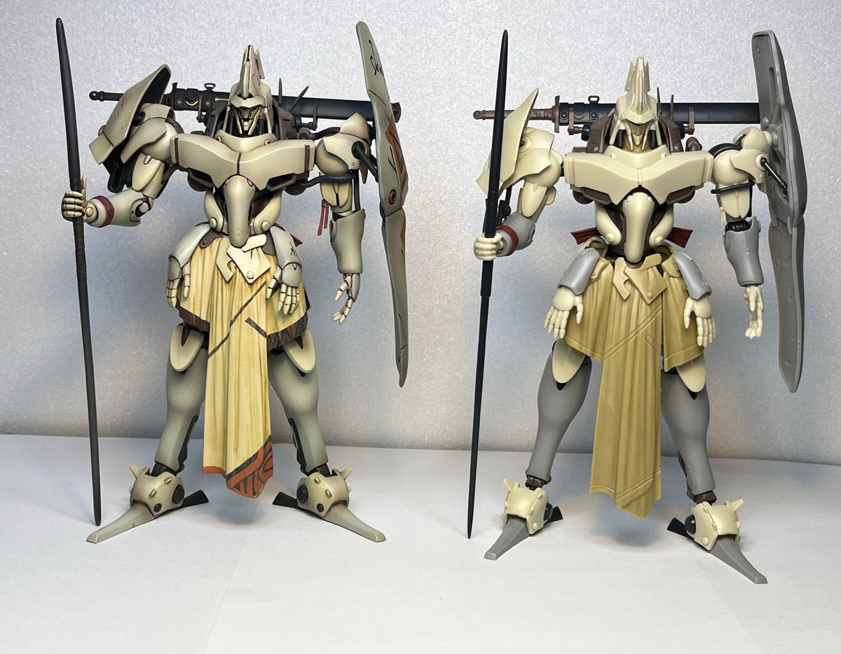 MO41904284's tweet image. MODEROIDニキ・ヴァシュマール、ようやくパチ組みしたので、レジンキット完成品とツーショット♪
プラキットでは、首元や肩周りのパイプ類が可動の為にデフォルメされてるので、適当なゴムチューブ等に置き換えてもいいかも、と思い参考画像をw😁
#MODEROID
 #聖刻