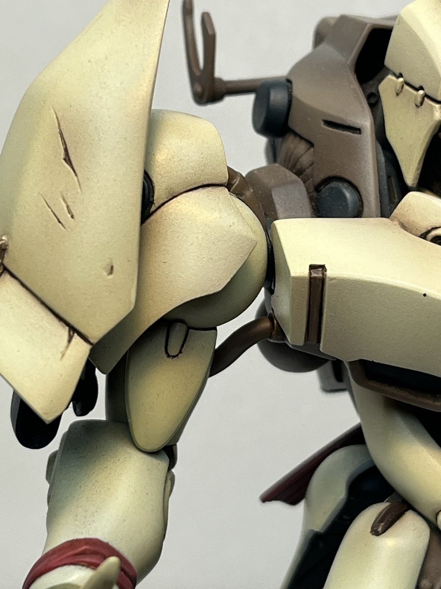 MO41904284's tweet image. MODEROIDニキ・ヴァシュマール、ようやくパチ組みしたので、レジンキット完成品とツーショット♪
プラキットでは、首元や肩周りのパイプ類が可動の為にデフォルメされてるので、適当なゴムチューブ等に置き換えてもいいかも、と思い参考画像をw😁
#MODEROID
 #聖刻