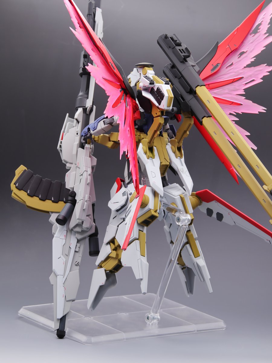 foruthona's tweet photo. でかくて時間がかかりましたが、HG デスティニーガンダムSpec2 ゼウスシルエット完成しました🎉

ディテールアップ中心で、ところどころ形状修正を織り交ぜました。 https://t.co/KWTXs780LH