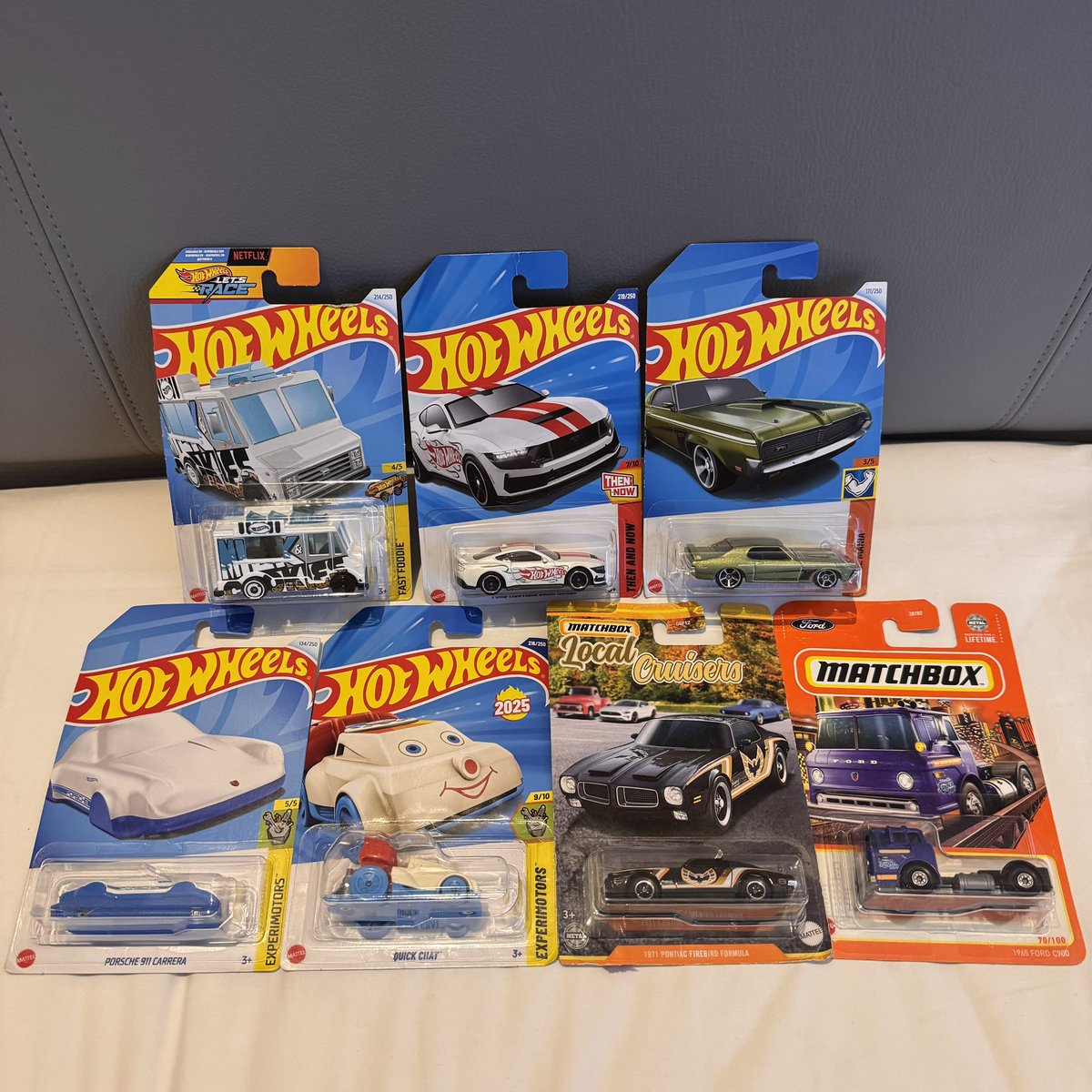 sw_diecast_cars's tweet photo. インドネシアハント最終日の釣果です!
日本では見たことないものを中心に納車しました!
そしてローレルのトランスポーターと911のトレーラーが🥹
ありがたく納車させていただきました!
ありがとうインドネシア!!
#HotWheels
#ホットウィール
#HotWheelsIndonesia https://t.co/GGIM1a1Dii