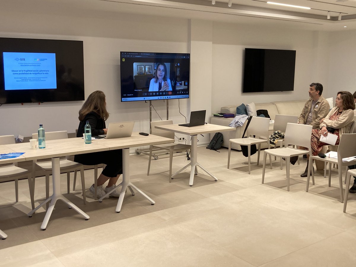 Educar en la fragilidad social y planetaria como posibilidad de resignificar la vida.
Una reflexión profunda sobre justicia global, social, ambiental y climática.
Silvana Longueira (USC), Isabel Carrillo (UVic), Bianca Thoilliez (UAM).
SITE 2025 · Peñíscola · Universitat Jaume I