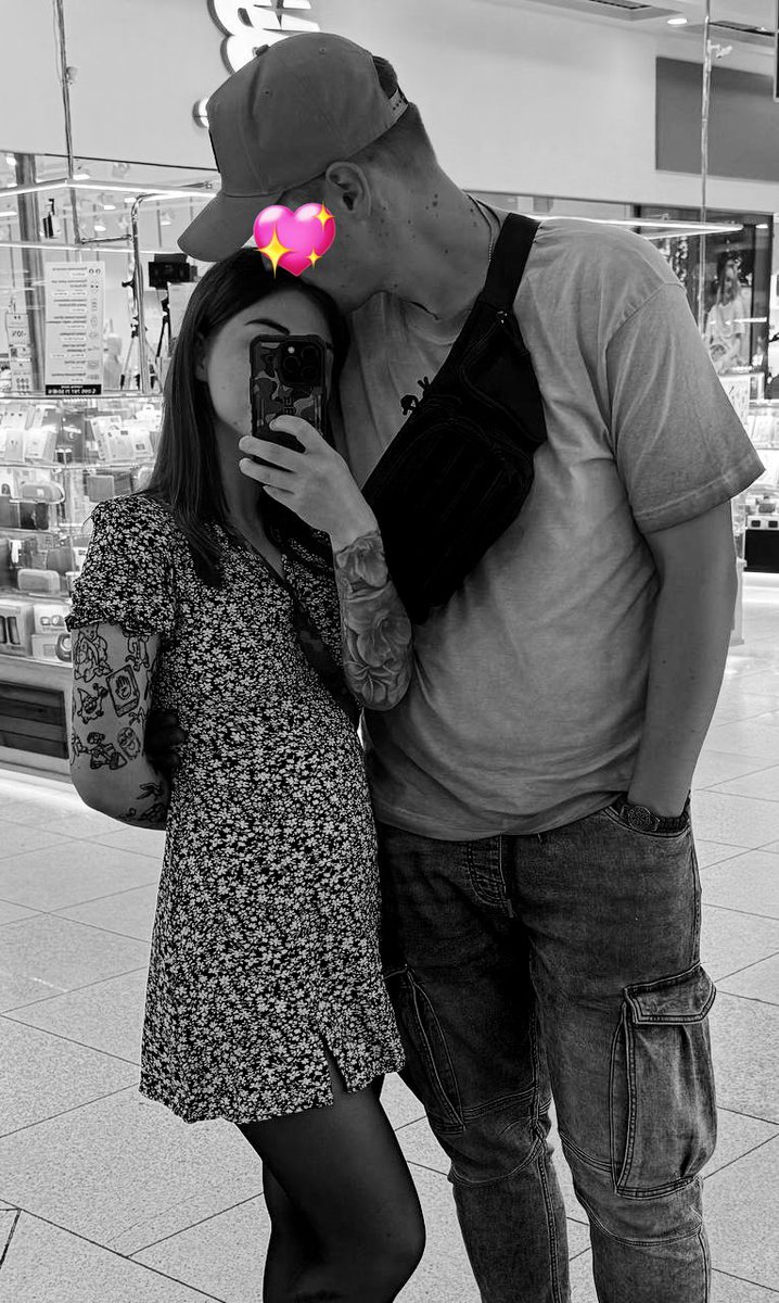 Я жива коли він поруч.
Ця війна забирає дні які ми могли провести разом.
<a href="/coyote8114/">Coyote</a> ❤️