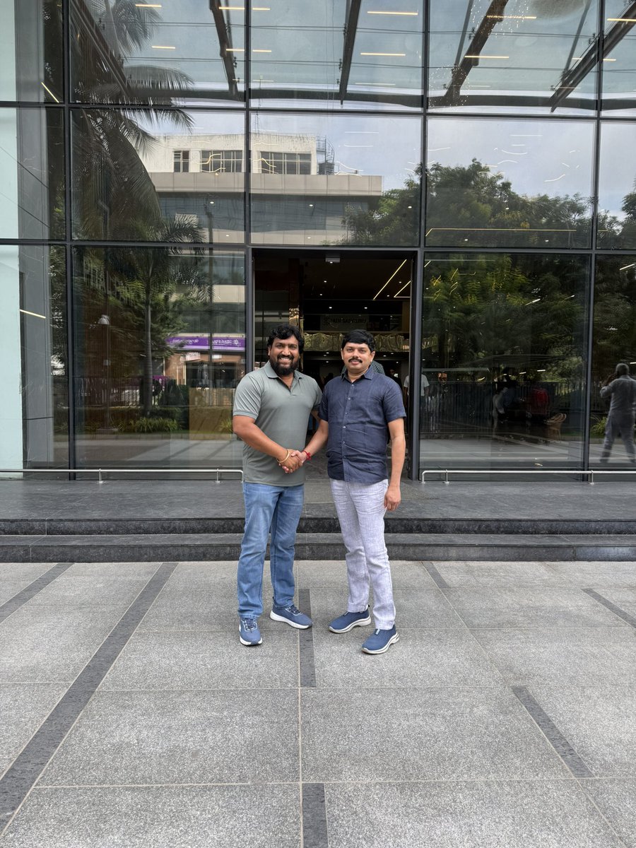 Sivadath27's tweet image. Back to India, today in Hyderabad..
Completed my business trip successfully.
Back to Andhra Pradesh 🙏. #sivadath 
Share you all the details of new project launch soon.
@PawanKalyan @mnadendla @NagaBabuOffl @JanaSenaParty