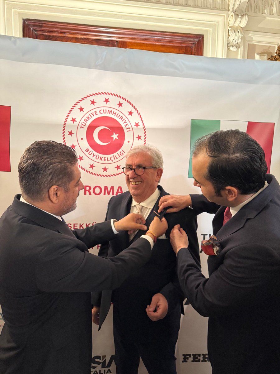 Geçen hafta TÜRKONFED olarak 14 kişilik bir heyetle İtalya’daydık. İtalya, Türkiye iş dünyası için stratejik bir ülke. Avrupa Birliği’nin en büyük ekonomilerinden biri olarak, hem ticaret hacmi hem de yatırım potansiyeliyle Türkiye’nin önemli ekonomik ortakları arasında yer