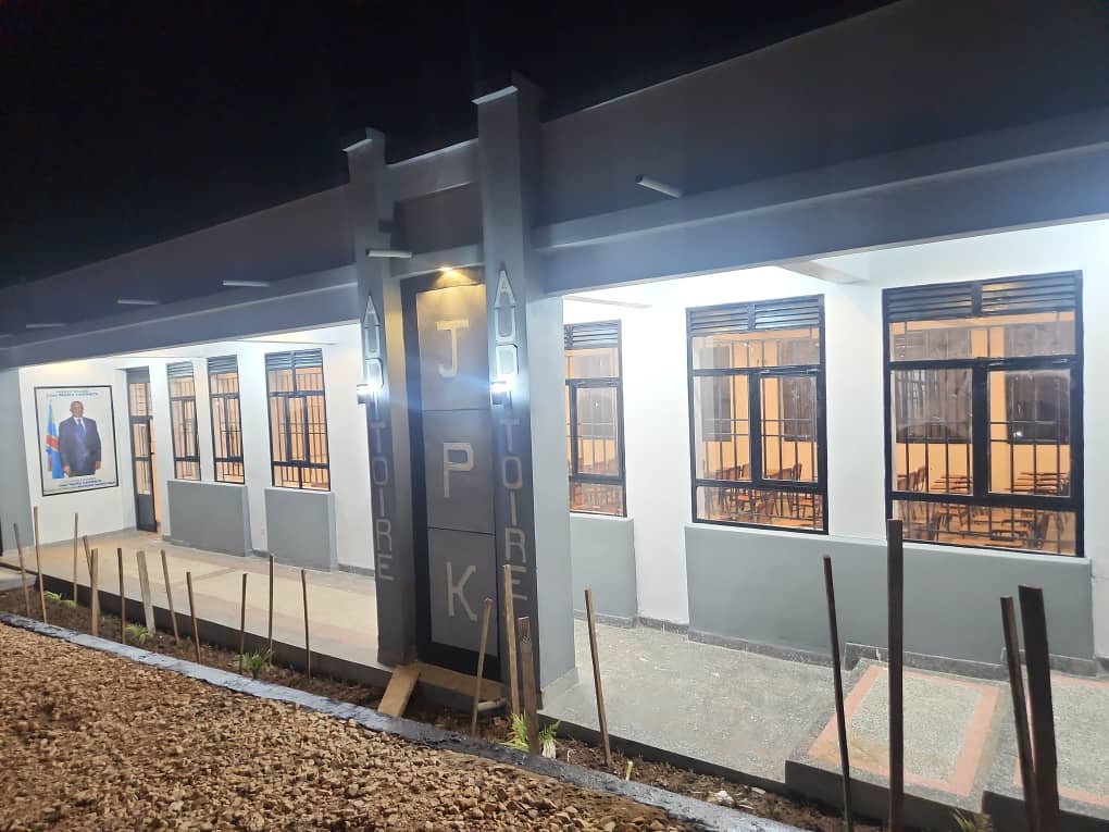 julienpalukucom's tweet image. En dehors des bruits de la #politique
BUTEMBO, 03-11-2025

Ma passion c&apos;est aussi l&apos;éducation, la santé et le développement. 
La fondation JPK est heureuse ce jour de remettre à l&apos;université Officielle de Ruenzori l&apos;auditoire pimpant neuf, équipé et prêt à recevoir plus de 120…