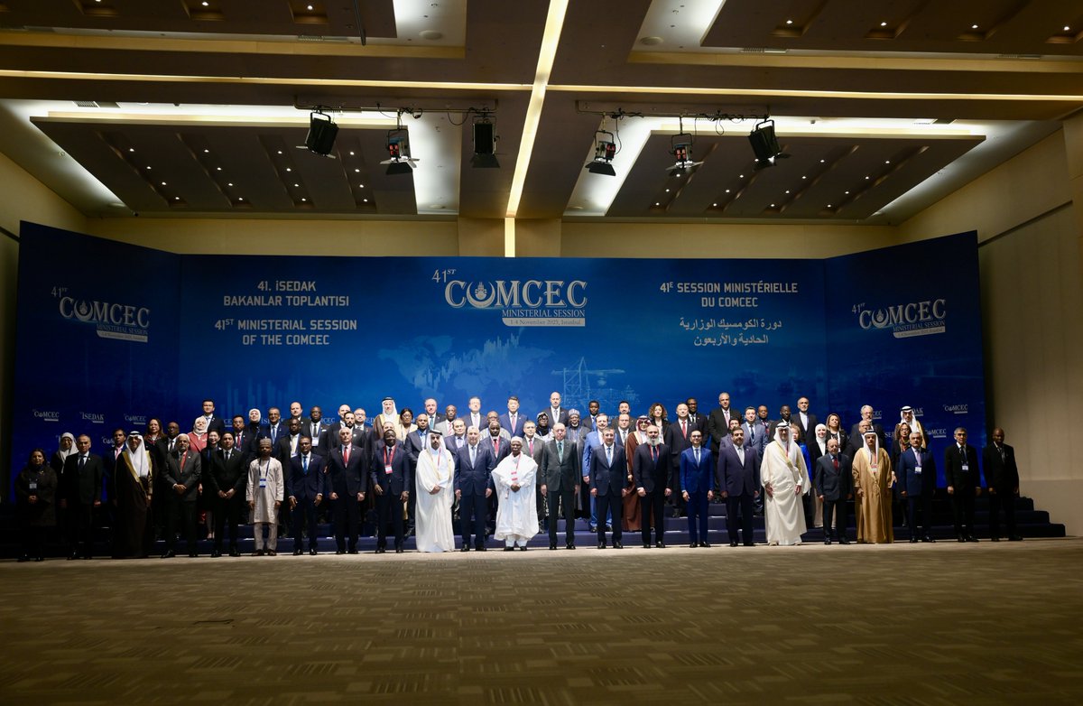 "İSEDAK çatısı altında bugün Suriye'ye özel bir destek programını başlatıyoruz."

Cumhurbaşkanımız Sayın Recep Tayyip Erdoğan, 41. İSEDAK Toplantısı açılış törenine katıldı.