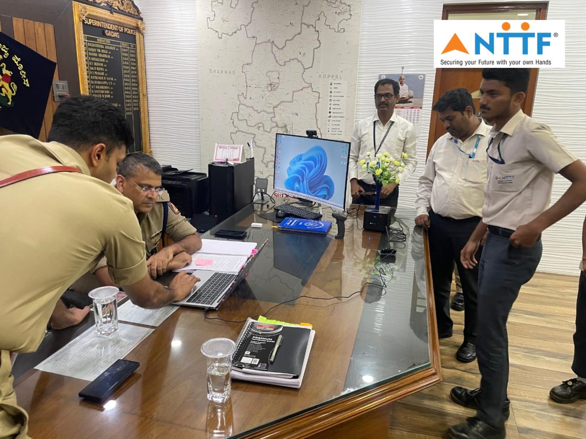 NTTFindia's tweet image. Proud moment for @NTTF Gadag Training Centre! Our talented trainees showcased innovative projects for @GadagPolice Dept, including Asset Management System, Arms &amp;amp; Ammunition Management System &amp;amp; Jewellery Shop Safety Siren Device. #NTTF #TechForSafety #SmartSolutions