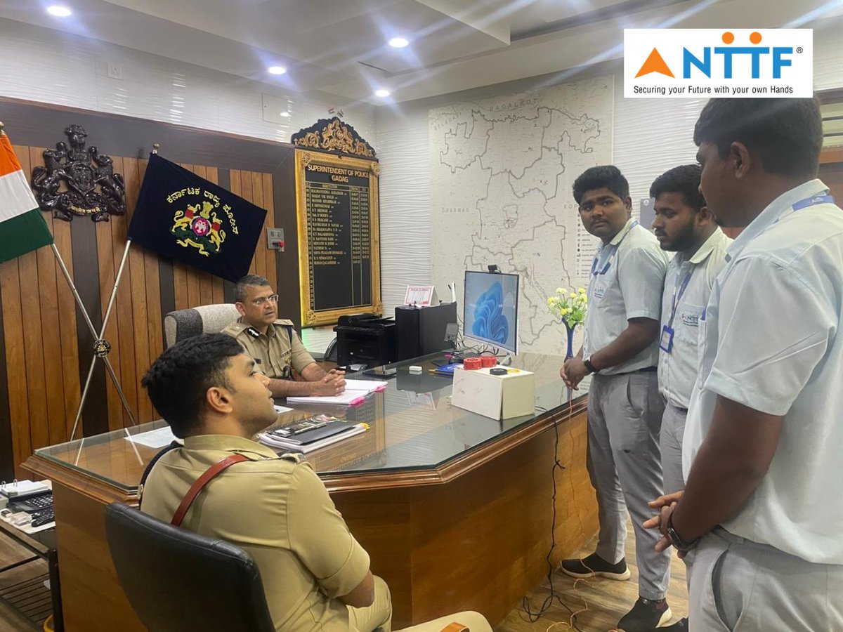 NTTFindia's tweet image. Proud moment for @NTTF Gadag Training Centre! Our talented trainees showcased innovative projects for @GadagPolice Dept, including Asset Management System, Arms &amp;amp; Ammunition Management System &amp;amp; Jewellery Shop Safety Siren Device. #NTTF #TechForSafety #SmartSolutions