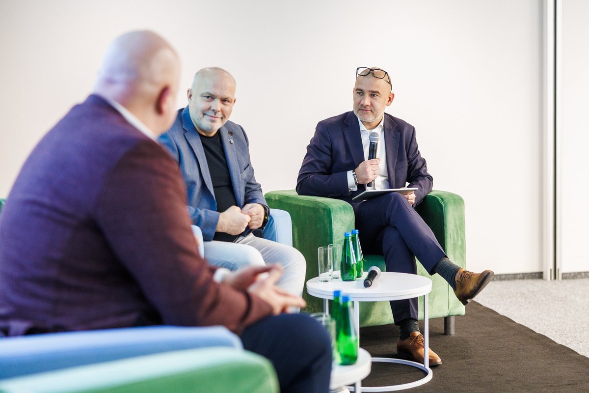 Pro_Progressio's tweet image. Za nami wydarzenie „Biuro gotowe na przyszłość – #elektromobilność jako nowy standard”! 
Zorganizowane przez @AXIIMMO i SKFS w The Park Warsaw. Mieliśmy przyjemność być Partnerem i Wiktor Doktór, Prezes #ProProgressio moderatorem wydarzenia. 

 #BiuroPrzyszłości #Partner