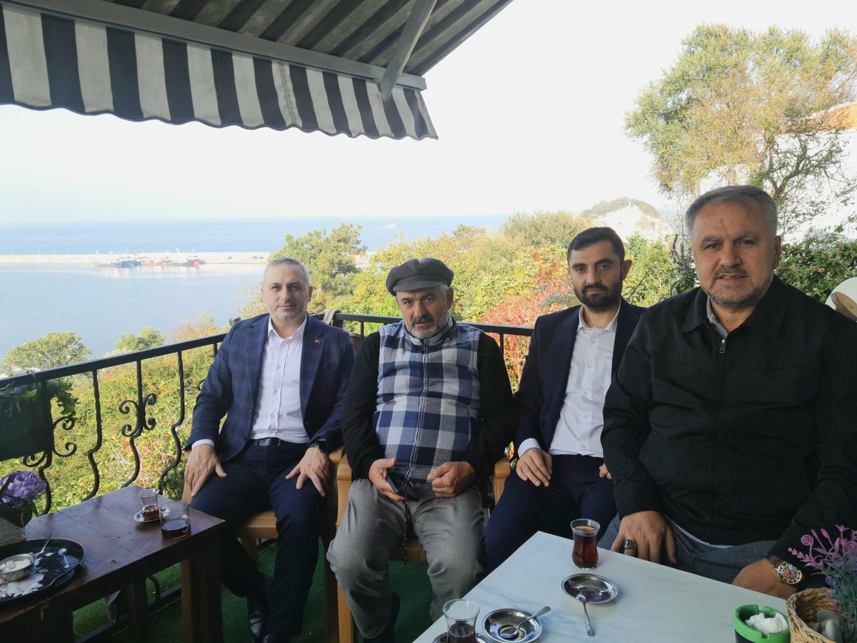erdoganakgull's tweet image. Haftaya, alın teriyle ekmeğini kazanan kıymetli esnafımızla çay sohbeti yaparak başladık ☕️
Güler yüzleri, içten muhabbetleri ve güzel dilekleri için hepsine gönülden teşekkür ediyorum.
Bereketli kazançlarınız olsun! 🍀🤝
#EsnafımızlaBirlikte #Şile
