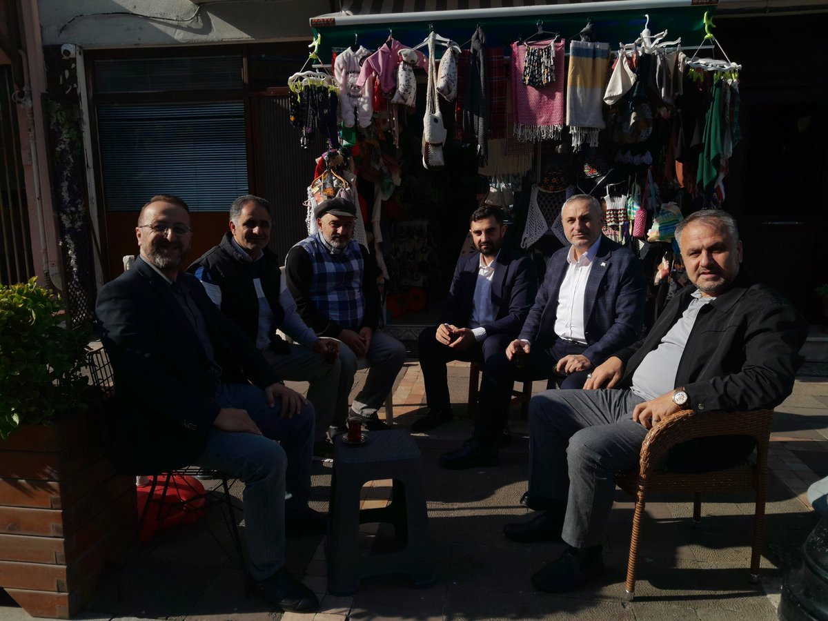 erdoganakgull's tweet image. Haftaya, alın teriyle ekmeğini kazanan kıymetli esnafımızla çay sohbeti yaparak başladık ☕️
Güler yüzleri, içten muhabbetleri ve güzel dilekleri için hepsine gönülden teşekkür ediyorum.
Bereketli kazançlarınız olsun! 🍀🤝
#EsnafımızlaBirlikte #Şile