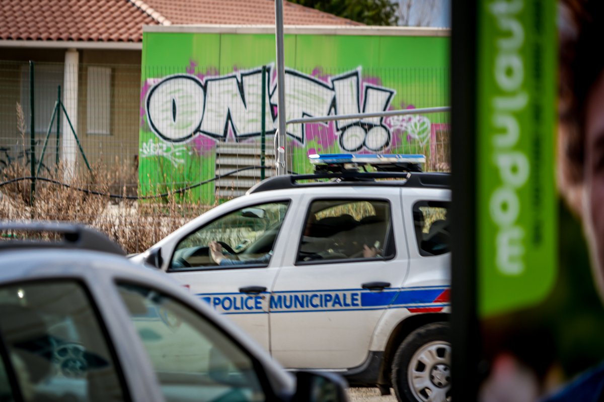 PMMontpellier's tweet photo. 🔴 Brigade de Quartier :
➡️ 8 jours d’actions de proximité
🏍️#Figuerolles
Un motocycliste détenant des stups refuse d’obtempérer, il est interpellé
✋#Gambetta
Un individu perturbateur est interpellé
🚒#Pompignane
Le périmètre d'un incendie est sécurisé pour les @PompiersHerault https://t.co/quCR7g72cR