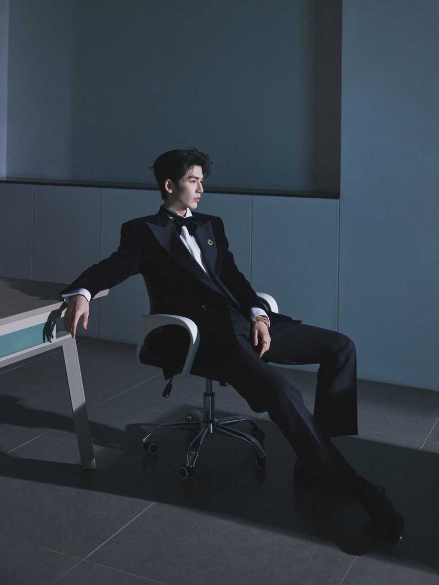 •110325• zlh studio weibo update 🪐 (1)

studio shares new pics of #zhanglinghe in his 2nd look for Weibo TV &amp; Internet Video Summit 2025 

#张凌赫