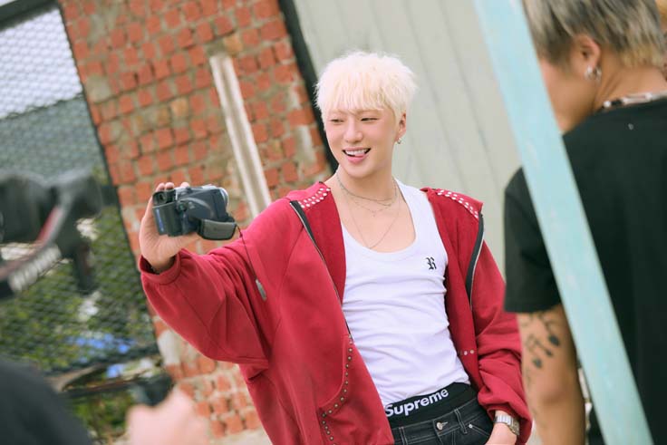 YGFacts_sprt's tweet photo. Kang Seungyoon 'ME' music video behind the scene photos by MelOn Magazine!

🔗 https://t.co/V2jECD8C3r

#KANGSEUNGYOON #강승윤 #YOON #WINNER #위너 @yg_winnercity https://t.co/WYRPLF0PBm