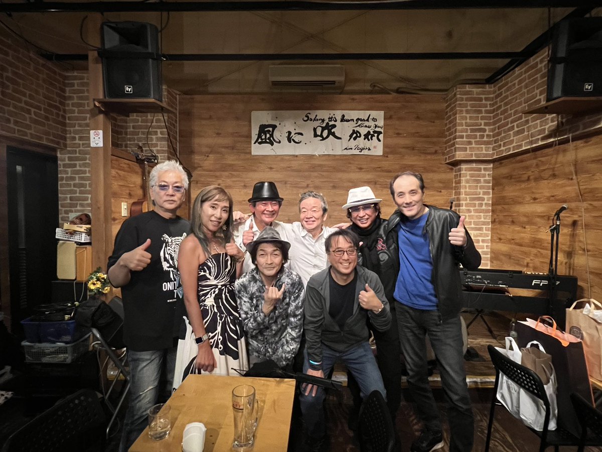 こんばんは。篠崎です🌙
昨夜は懇意にさせて戴いている
#ジェームス西田 さんの闘病復活LIVEに要士と行ってきました✨
本当に元気になられて良かったです😆
#東郷昌和 先生をはじめ音楽仲間がゲストでご出演🎸
本当に温かく素敵なLIVEでした🎵

#堀江淳 
#諸岡ケンジ 
#Okei
#百田忠正