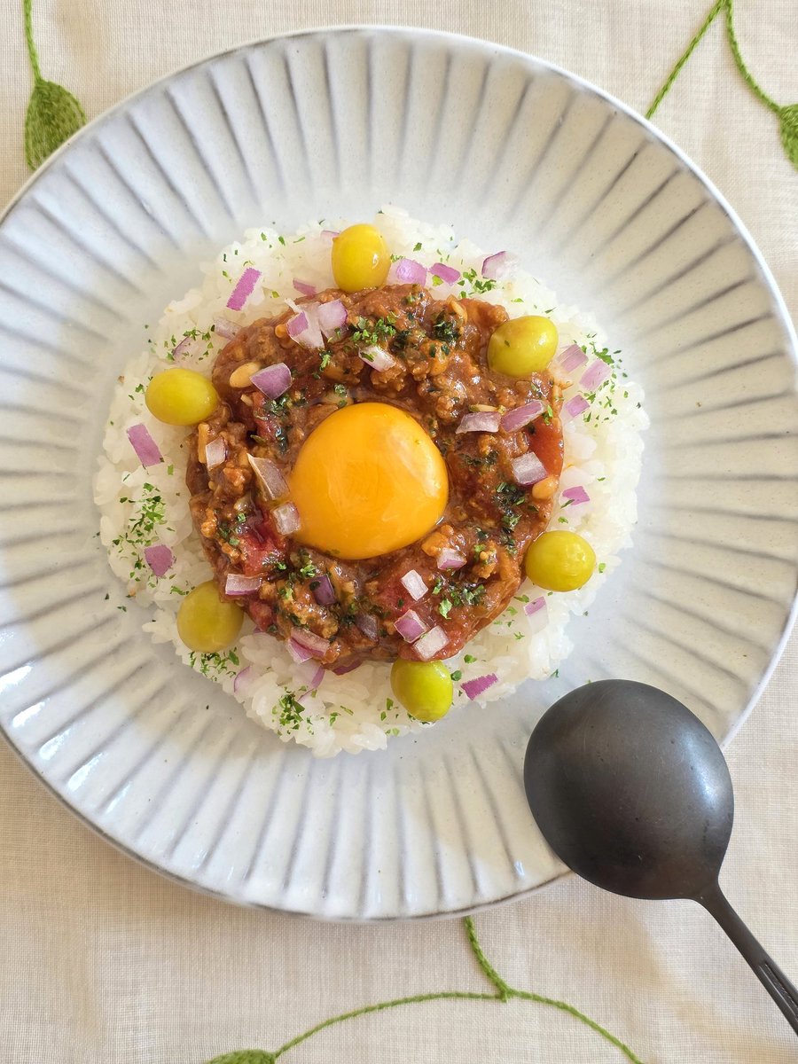 鰹だしとトマトをベースに、
アクセントに山椒をピリリときかせた、
和風キーマカレーを作りました🍛
