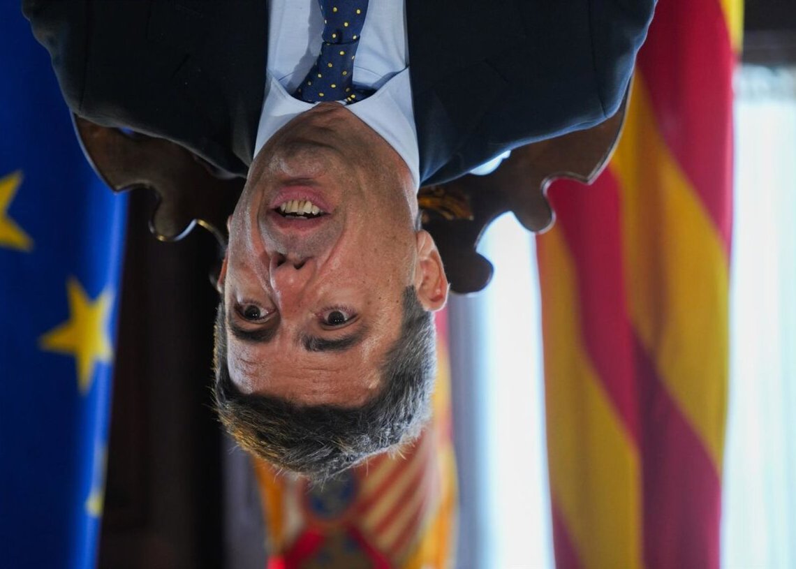 SEPC_nacional's tweet image. Mentides, excuses i rentats de cara. Així dimiteix Mazón després d&apos;un any de pressió popular i clams de justícia.

Ell només era la cara visible d&apos;un Consell que continua governant amb impunitat. Hui i sempre, seguirem organitzades fins a fer caure TOTS els responsables!