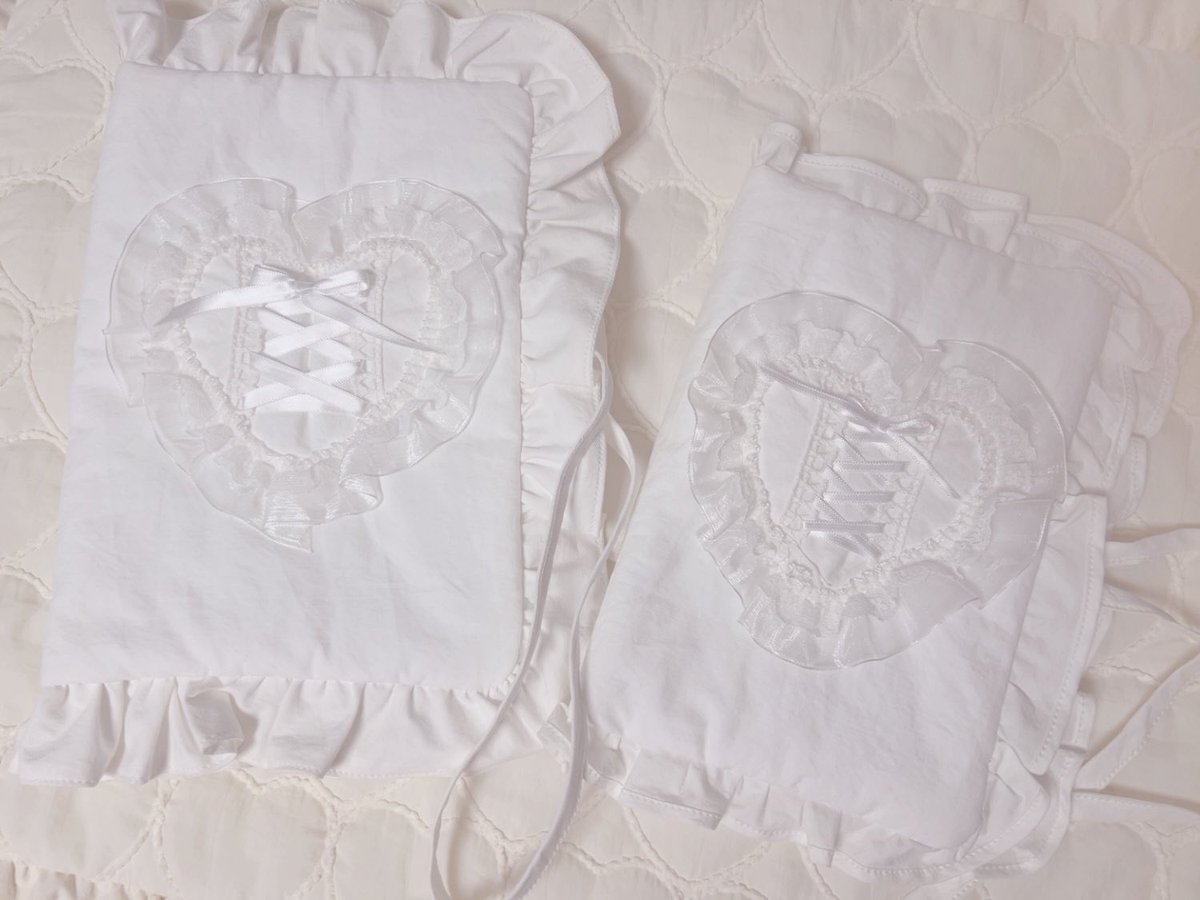 •─────⋅☾ ☽⋅─────•
하히후헤호 RT&amp;Follow EVENT-vol2

두 번째 이벤트는 책과 다이어리 커버로 사용할 수 있는 북파우치를 준비했어요
샘플이라 판매제품보다는 하트가 덜 빵빵한 점 양해부탁드리고 많은 참여 부탁드려요!
두 가지 샘플 중 원하는 사이즈로 선택가능😘