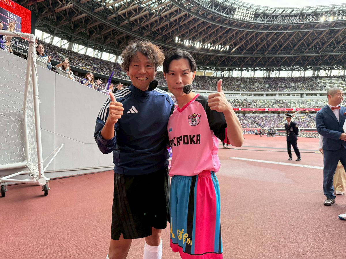 ルヴァンカップハーフタイムPK対決！ドローでした！
国立競技場でPKするのは緊張したけどゴールを決めました。応援ありがとう。

小学生の頃、スタジアムの客席で試合を観てた、ミスターレッズ福田正博さんと写真を撮らせてもらった。

#ルヴァンカップ
#ぽかぽか