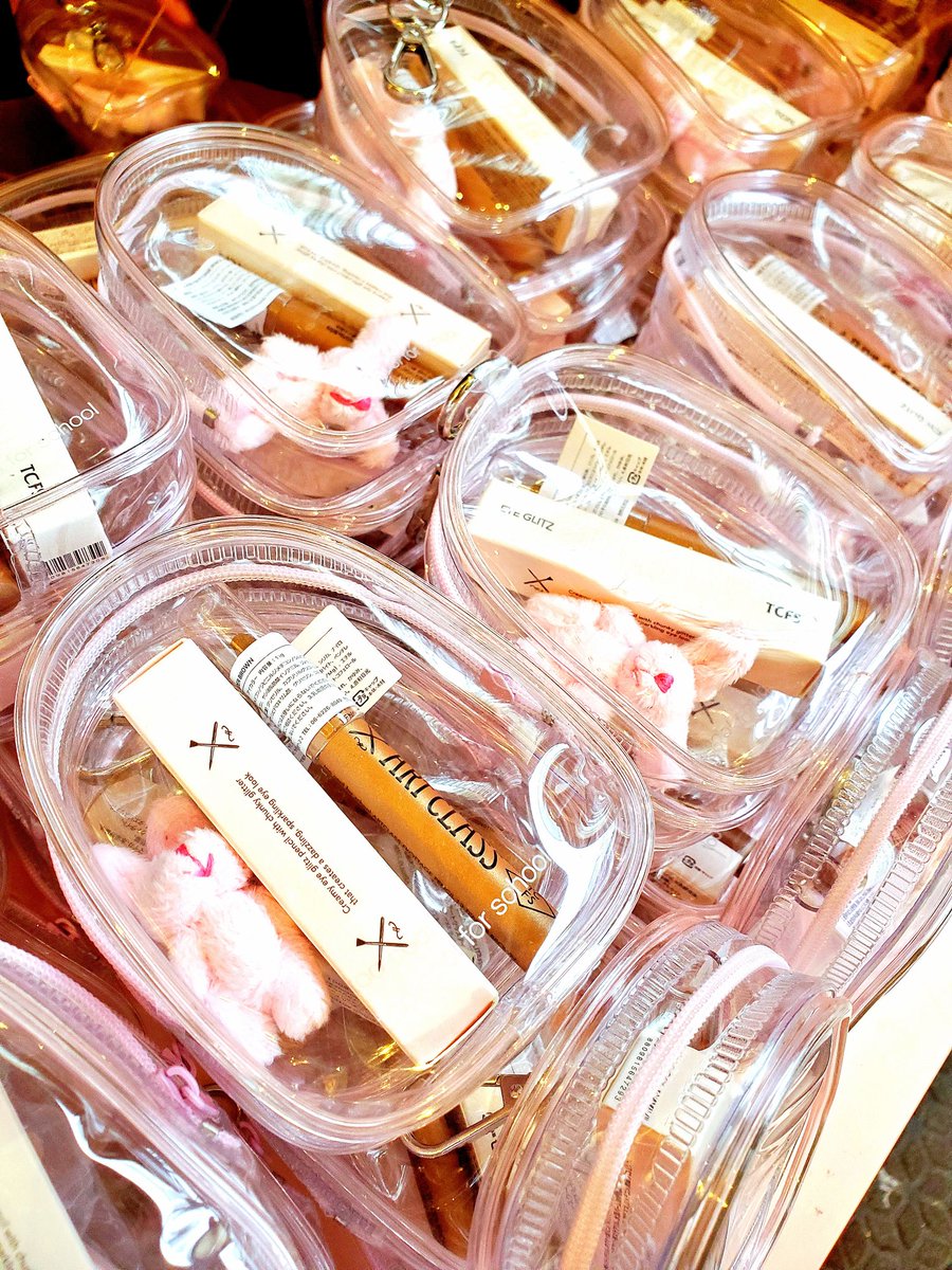 raspberrymocha_'s tweet image. 現時点でフォローいただいた
むーんずの皆さんはお迎え完了～🙏🌙
ありがとうございます🥺🌸
ぜひ仲良くしてください～

もし漏れてる方いたらお手数ですが
コメントください💬💕
すぐフォロバします🧸💄💋✨
#むーんず #むーんぱわーさろん #美容垢さんと繋がりたい