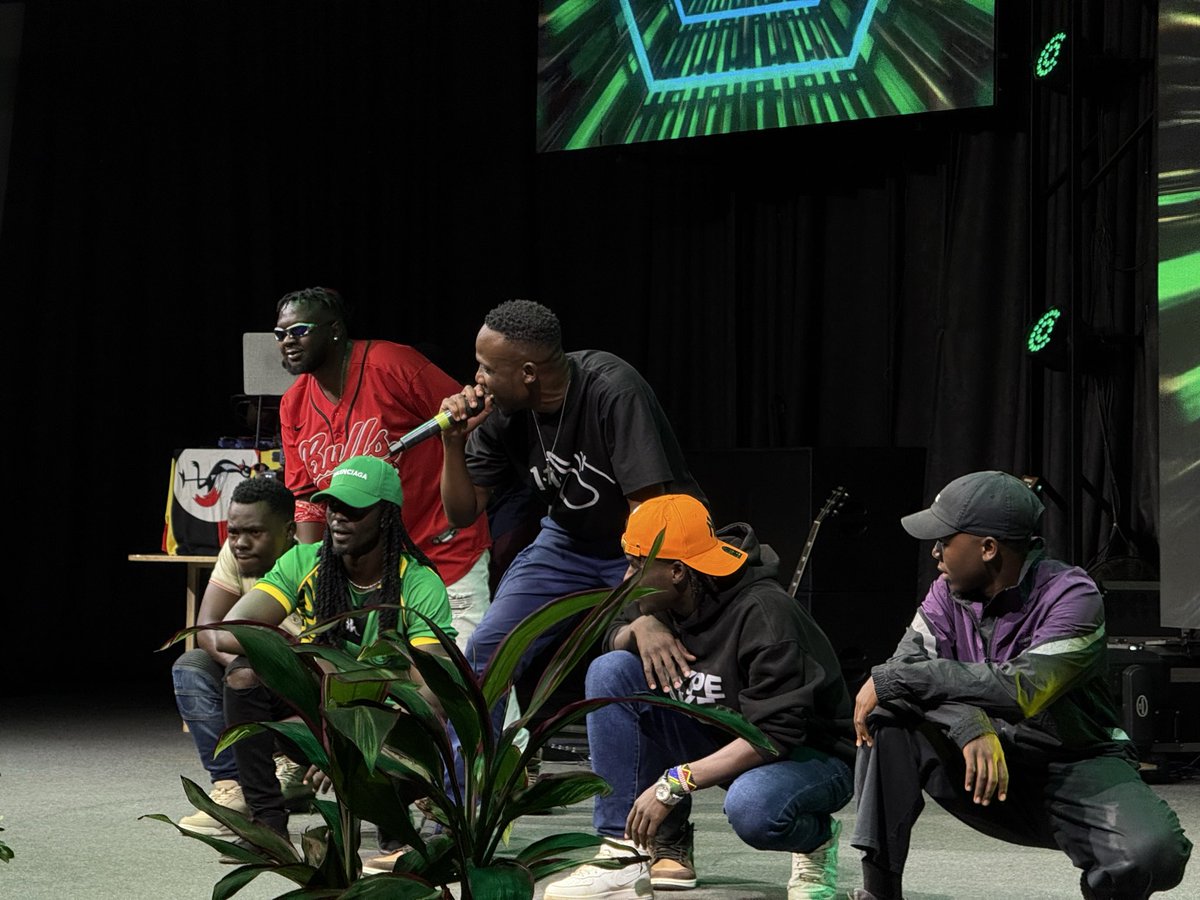 PaulSelah's tweet photo. With them soldiers as we lit up #CampusNight at GCC!
#HypeTakeOver #Official #Hypeman 🎤🔥 https://t.co/BHzJuh7py0