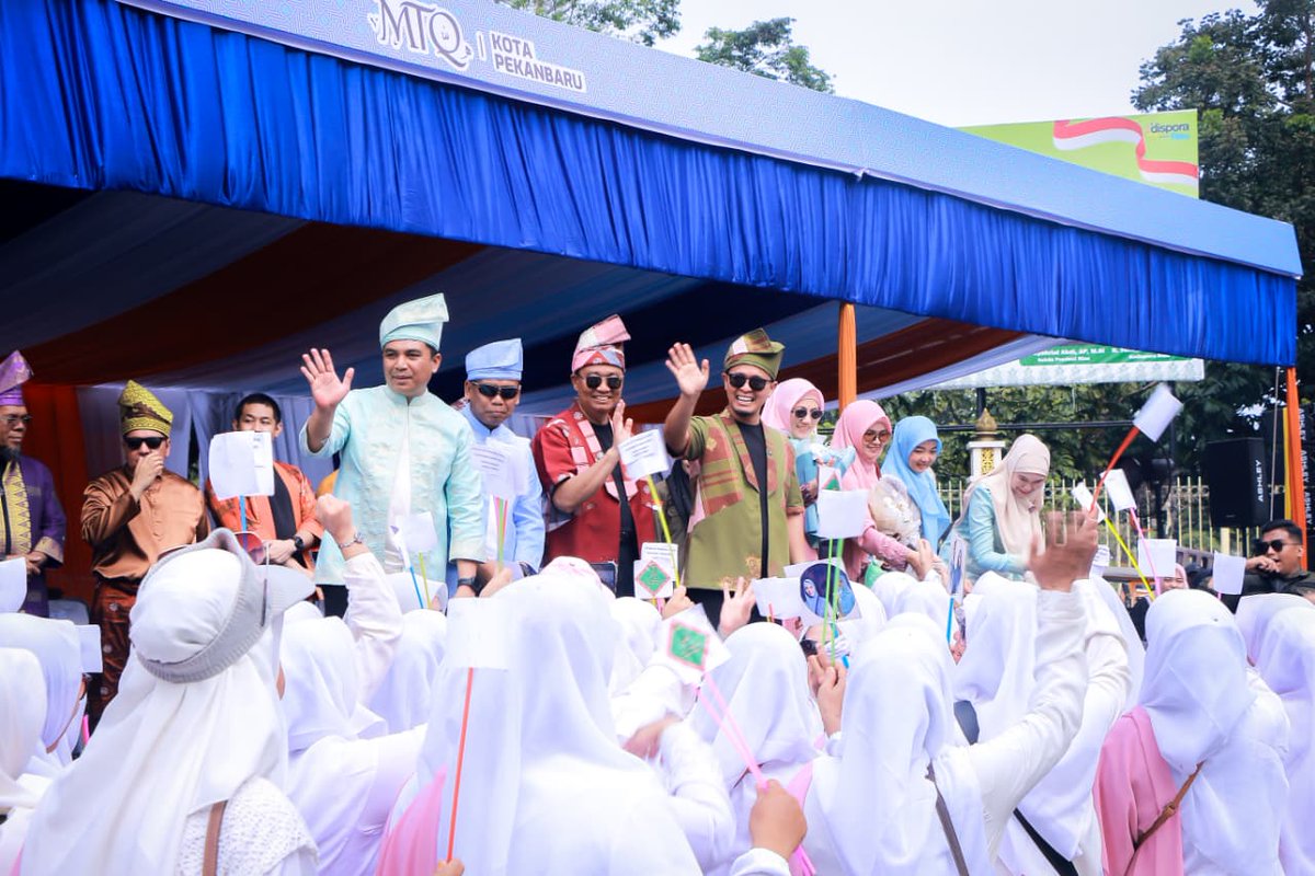 maswir42's tweet photo. Hujan Tak Surutkan Semangat, MTQ ke-57 Pekanbaru Berlangsung Meriah https://t.co/XZ6CODyHVw
#mtq #pekabaru #alquran #agung https://t.co/JGS2uw1TG6