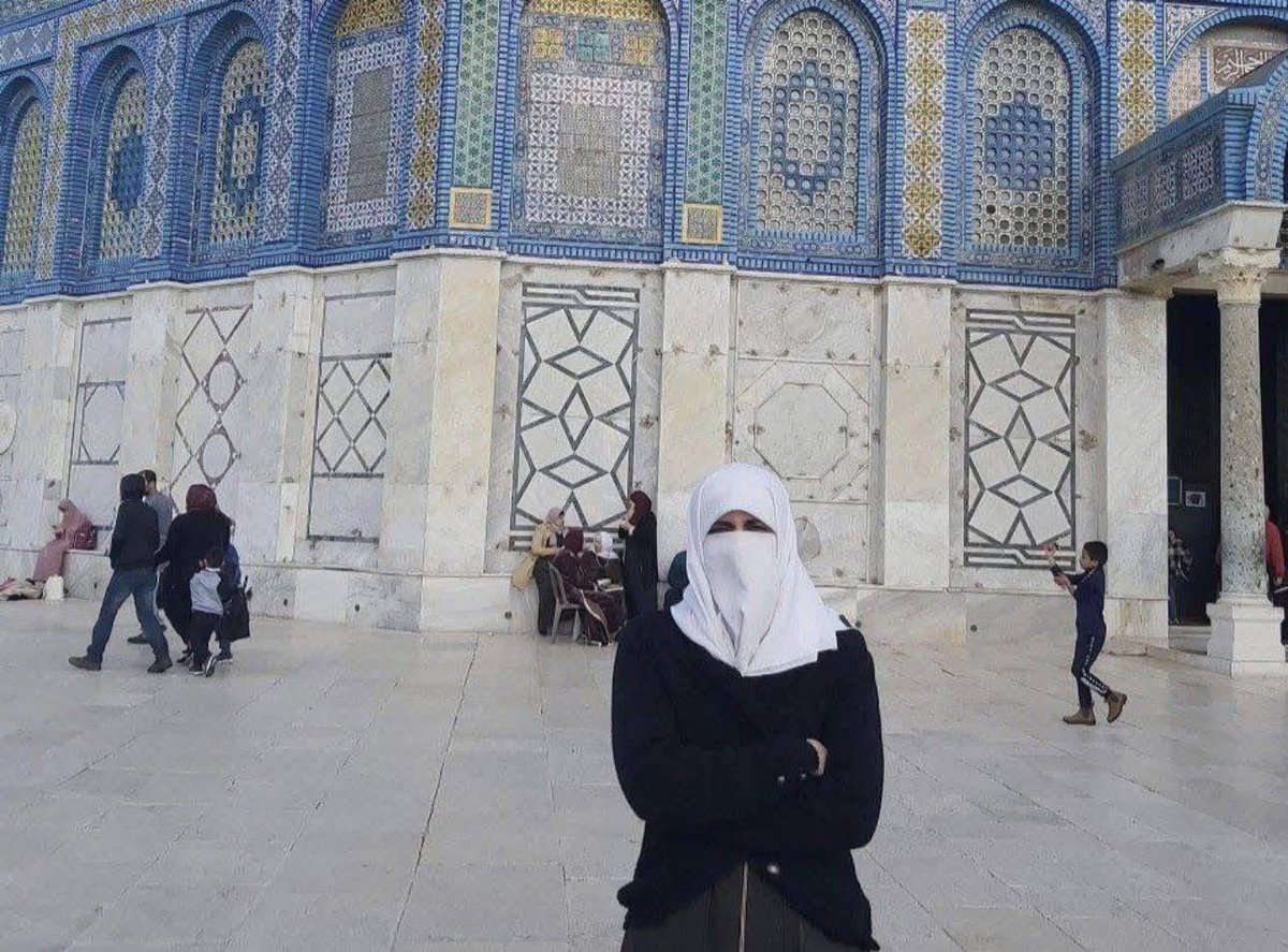 qadeyah_'s tweet image. حملة اعتقالات تطال أكاديمية وزوجة شهـ..ـيد|

اعتقلت قوات الاحتلال الدكتورة "منال الحاج حمد  بدرساوي" بعد مداهمة منزلها بشارع القدس وهي محاضرة في جامعة النجاح.

كما اعتقلت السيدة "اعتزاز جود الله" زوجة الشهـ.ـيد "إبراهيم هواش" عقب مداهمة منزلها في الجبل الجنوبي في نابلس.