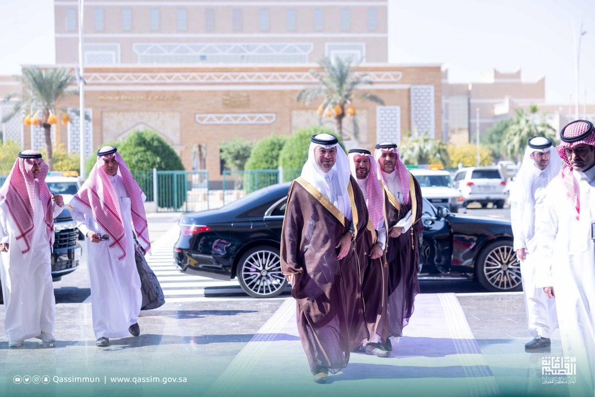 Qassimmun's tweet photo. استقبل أمين منطقة #القصيم م. محمد المجلي معالي #وزير_البلديات_والإسكان أ. ماجد الحقيل في مركز الملك خالد الحضاري بمدينة #بريدة، وذلك ضمن زيارة لتدشين ووضع حجر الأساس لعددٍ من المشاريع البلدية.

#أمانة_منطقة_القصيم https://t.co/lUFl5e0Bng
