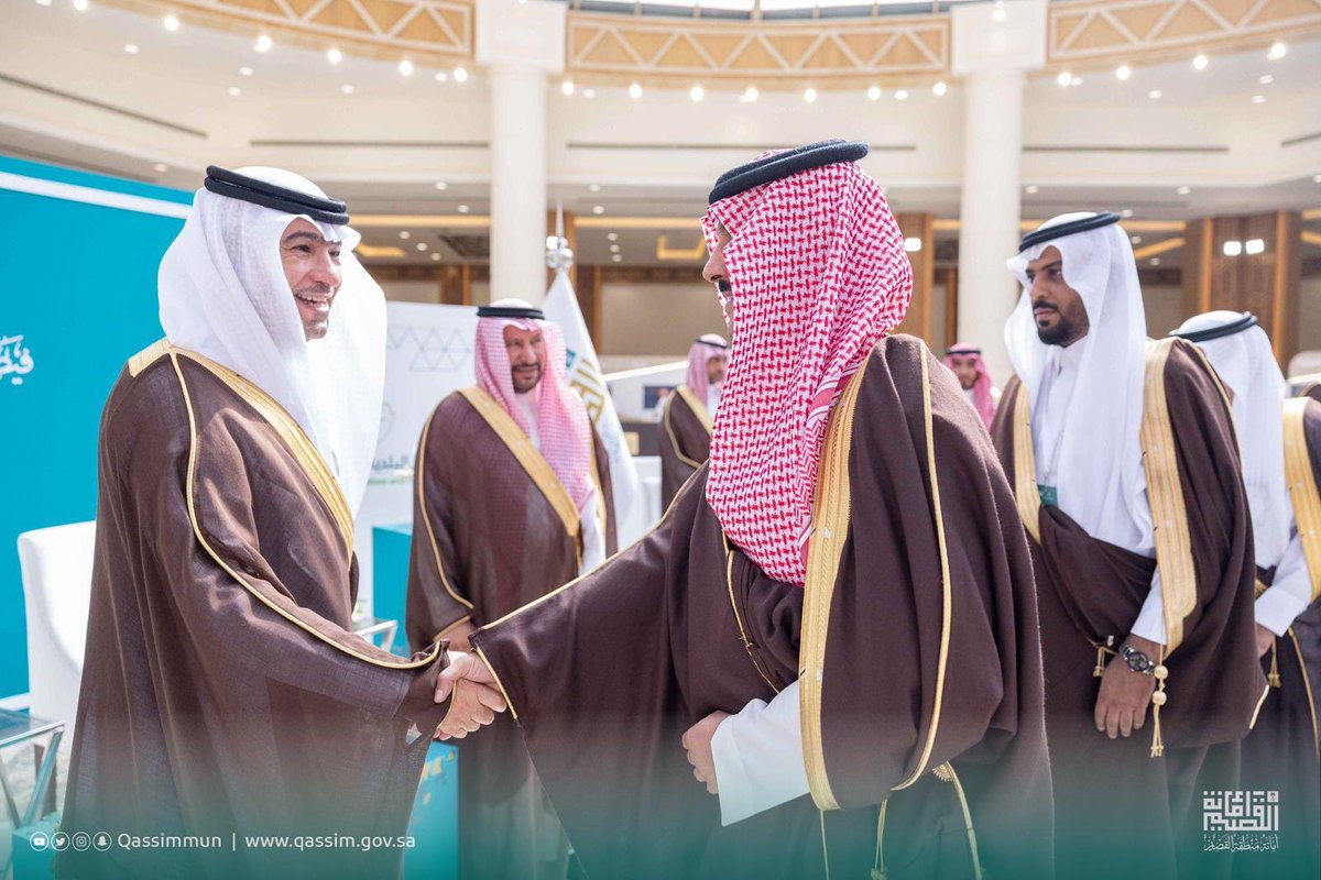 Qassimmun's tweet photo. استقبل أمين منطقة #القصيم م. محمد المجلي معالي #وزير_البلديات_والإسكان أ. ماجد الحقيل في مركز الملك خالد الحضاري بمدينة #بريدة، وذلك ضمن زيارة لتدشين ووضع حجر الأساس لعددٍ من المشاريع البلدية.

#أمانة_منطقة_القصيم https://t.co/lUFl5e0Bng