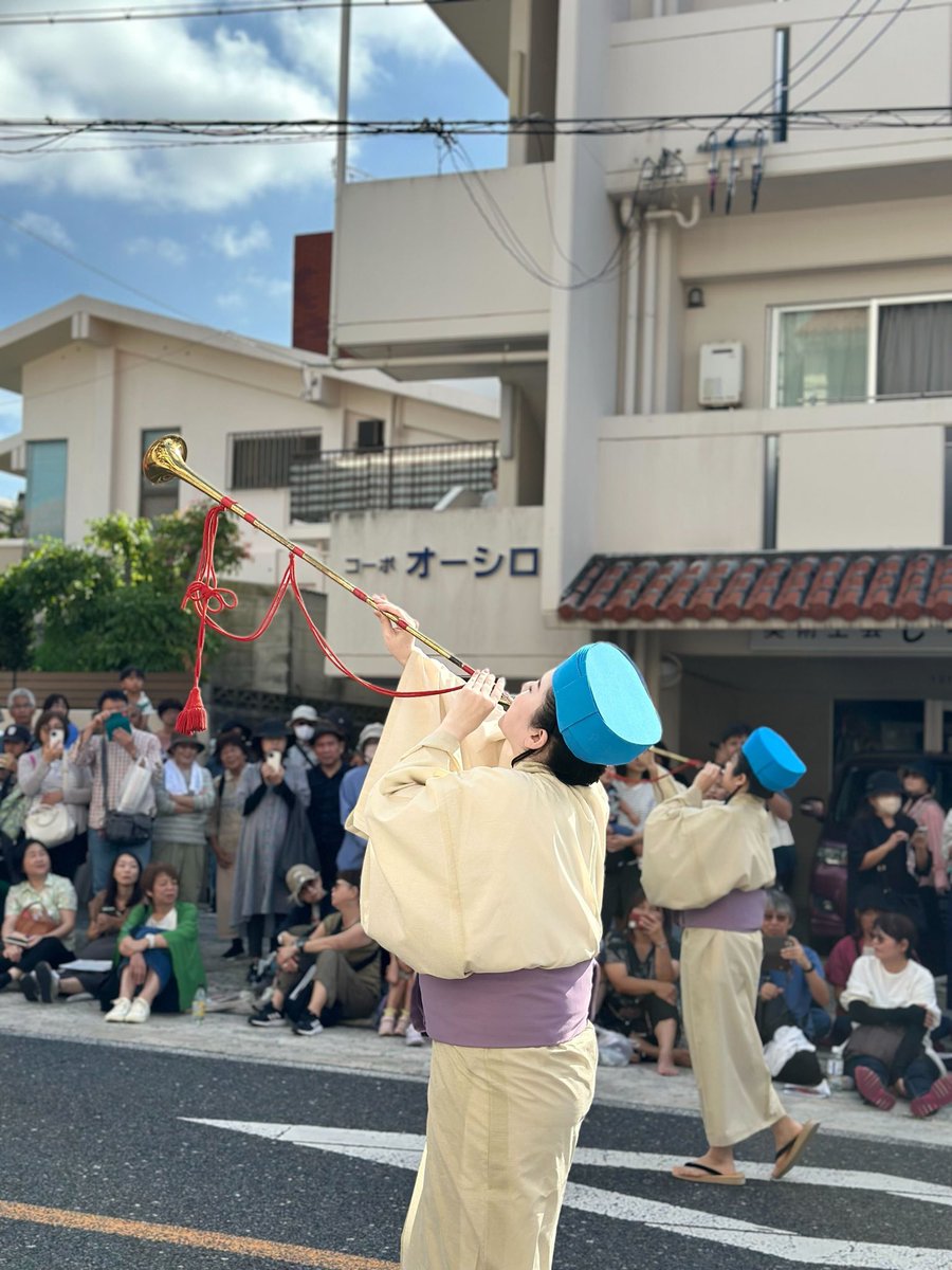 info_kakuman's tweet photo. スタッフが撮ってくれた古式行列の様子✨
迫力満点で見応え抜群です！

そして、首里文化祭は引き続き開催中。
今夜の首里も、賑わいに包まれています🌕 https://t.co/KwuvkMgffd