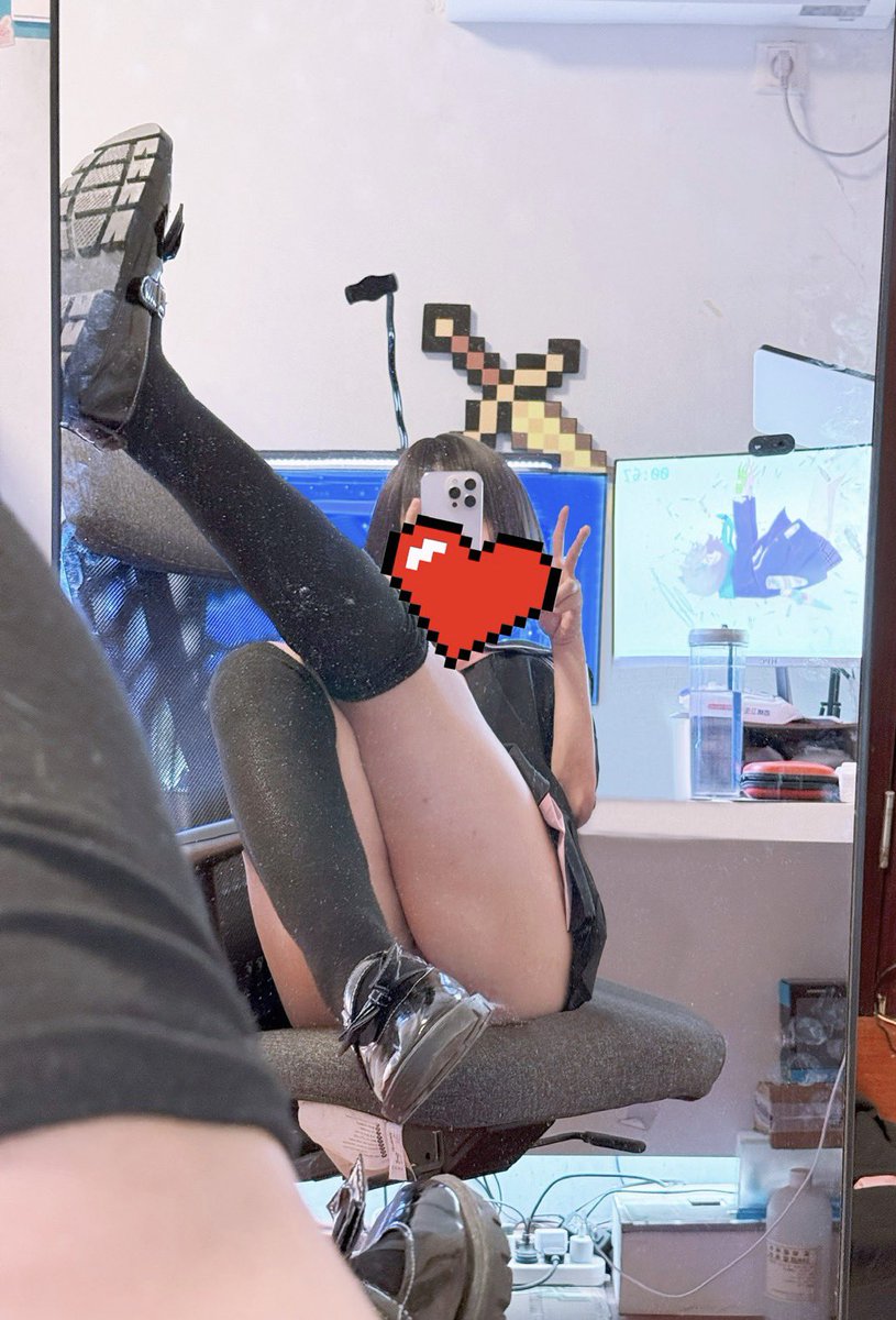 好无聊～来个人陪我玩嘛
#母狗女高 #真空无内 #反差