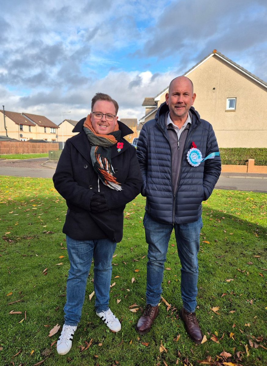 ReformDaily_'s tweet image. 🏴󠁧󠁢󠁳󠁣󠁴󠁿 Thomas Kerr was out on the doors this weekend in Methil with Reform’s outstanding candidate Mark Davies

“For generations, communities like this have been abandoned by Labour &amp;amp; the SNP”

Fife needs Reform - &amp;amp; the change starts here ✅

#ReformUK #Fife #VoteReform @CllrTKerr