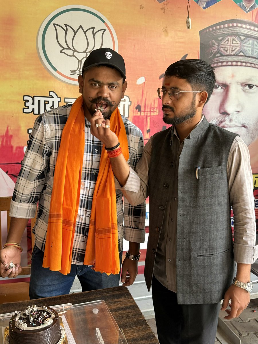 abhash4bjp's tweet photo. आज दिनांक 03/11/2025 को अपने जन्मदिन के अवसर पर मा. श्री @hanshraj4bjp ( सदस्य विधान परिषद / जिलाध्यक्ष, भाजपा वाराणसी ) जी का आशीर्वाद प्राप्त हुआ..!! https://t.co/m7AQ5PHXZ5