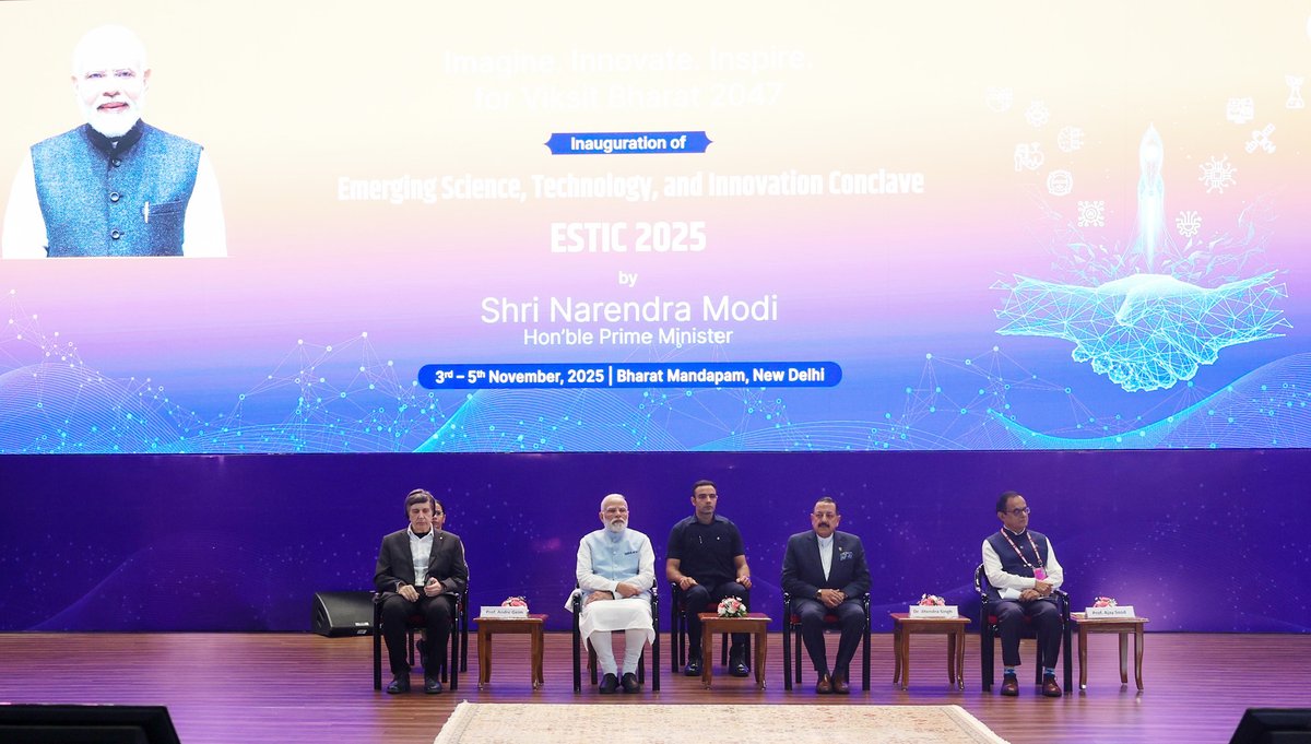 IndiaDST's tweet image. Hon&apos;ble PM Shri @narendramodi launches ₹1 Lakh Crore Research, Development and Innovation Scheme at #ESTIC2025 Conclave.

@DrJitendraSingh @PrinSciAdvOff @karandi65 @arci_res_in @ESTIC2025 @DBTIndia @CSIR_IND @moesgoi @DAEIndia @DRDO_India 
🔗pib.gov.in/PressReleasePa…