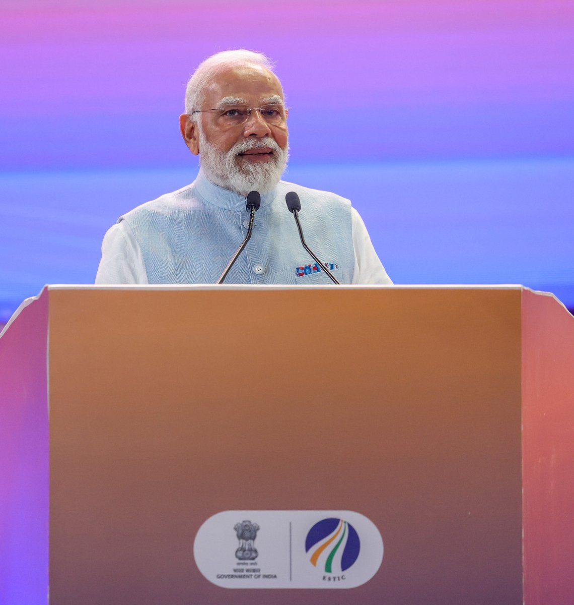IndiaDST's tweet image. Hon&apos;ble PM Shri @narendramodi launches ₹1 Lakh Crore Research, Development and Innovation Scheme at #ESTIC2025 Conclave.

@DrJitendraSingh @PrinSciAdvOff @karandi65 @arci_res_in @ESTIC2025 @DBTIndia @CSIR_IND @moesgoi @DAEIndia @DRDO_India 
🔗pib.gov.in/PressReleasePa…