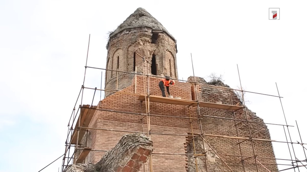 HovhanNaz's tweet photo. Armenia is restoring the 13th century church of Srvegh in Tavush (near Ijevan), one of the country's handful brick monuments, with the help of Iranian master bricklayers https://t.co/k38i9mx7M0