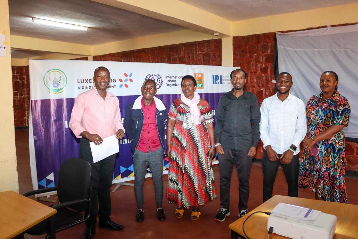 BusinessImanzi's tweet photo. The Journey to good principles of business management--Cohort 2 has officially started at @CenterHuye, Welcome remarks by ED @Deusdedit of @BusinessImanzi setting the tone for an exciting 5 day training of IYB&amp;DYB package https://t.co/TtPti5LG7m