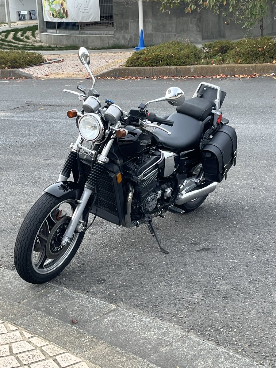 katabike's tweet photo. 前 : kata
性別 : 男
年齢 : 30
住み : 茨城
愛車 : MOTO GUZZI v7 stone
カワサキ　エリミネーター　(ZL 900)
一言 : アカウント作って放置してたのでたまには動かしてみようと思いました！
よろしくお願いします！

#バイク乗りとして軽く自己紹介 
#バイク好きと繋がりたい https://t.co/aJvzhYazW7