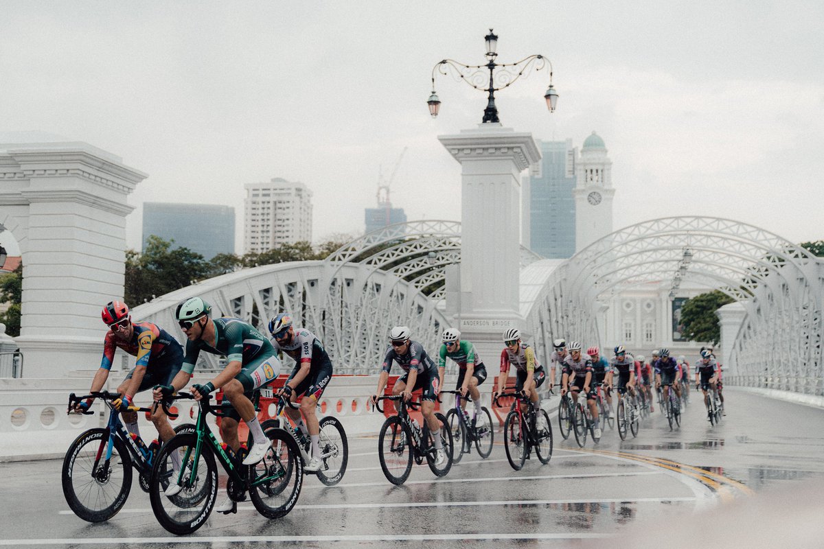 LeTour's tweet photo. 😍 It was a beautiful Tour de France EFGH Singapore Criterium! 

#TDFSG 🇸🇬

📸 A.S.O. / Thomas Maheux / Dean Koh https://t.co/e9TsWz5X21
