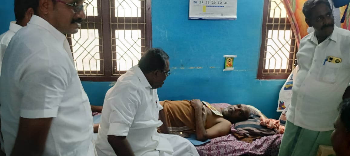 நாகை மாவட்ட கழக செயலாளரும் தமிழ்நாடு மீன்வளர்ச்சி கழக தலைவருமான திரு. <a href="/NGowthamandmk/">என்.கெளதமன்</a> அவர்கள் உடல்நிலை பாதிக்கபட்டுள்ள திருமருகல் தெற்கு ஒன்றியம் கழக தோழர் திரு.வீரமணி அவர்களை அவரது வீட்டில் நேரில் சந்தித்து நிவாரண நிதி வழங்கி ஆறுதல் கூறினார். உடன் திருமருகல் வடக்கு ஒன்றிய கழக