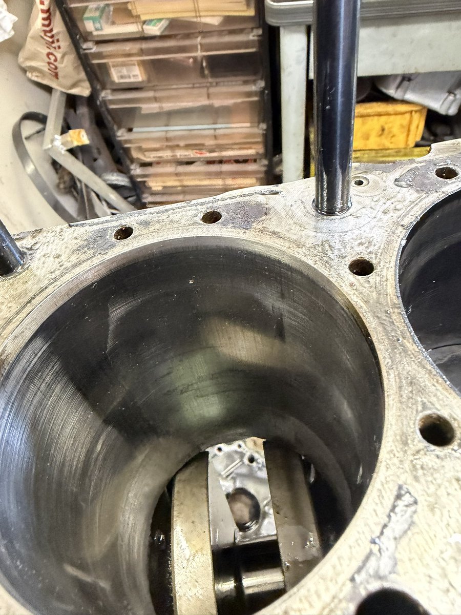 二年ぐらい原因が分からなかった510の水温トラブルがやっと分かりました！
原因はシリンダーにクラックが入ってました！多分前回のレースで広がって今回発見することが出来た見たいです！
いつ復活出来るか分かりませんが、これで全開走行出来そうです😄