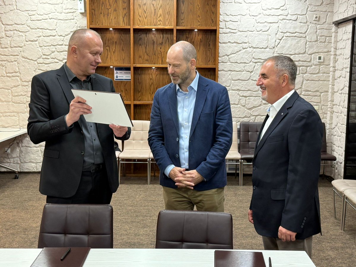 KSMA &amp; #MarlowNavigation renew long-standing partnership to strengthen maritime education, training &amp; career opportunities for Ukrainian cadets. ⚓🇺🇦
 marlow-navigation.com/en/newsdetails…