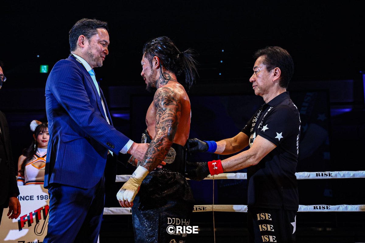 k_brosa's tweet image. もう１つベルトを獲りました。
また頑張ります。
人生はうまいこといかん。不自由。
でもだからこそやりがいがある。って感じました。
こんなんじゃない。
まだ生きます。

そして自分の生き様をじっくり見つめ直してみます。
愛をありがとう。#RISE #RISE_WS #これも生き様