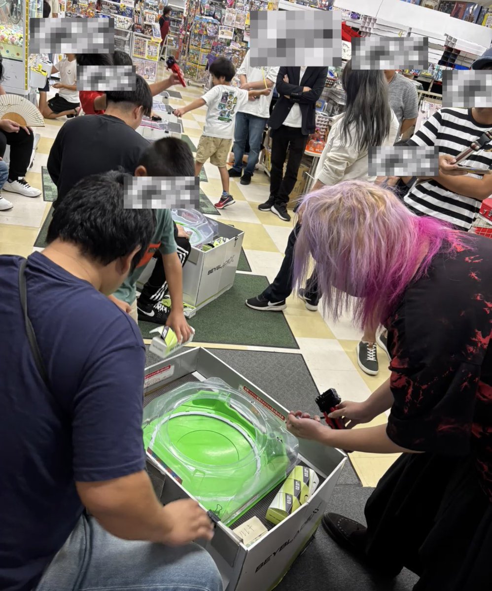 ryukyu_BEY's tweet image. 本日はS1イベントへの参加ありがとうございました😊
また、進行やジャッジへのご協力いただいた方々、賞品提供いただいたアオメさんに感謝申し上げます🙇‍♂️

🎁エクストリーム賞　ゆきてる
🎁勝敗予想ゲーム　　りゅうたろう