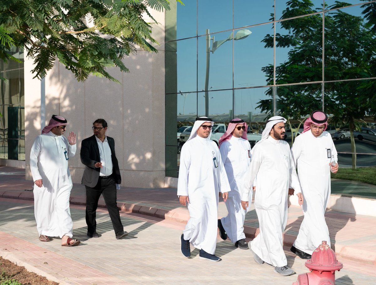 Najran_Univers's tweet image. في إطار تعزيز برامج التأهيل المهني ورفع كفاءة رأس المال البشري، اطّلع محمد العنزي، كبير أخصائي التدريب المتقدم بصندوق #تنمية_الموارد_البشرية &quot;هدف&quot;، برفقة عميد معهد الدراسات والخدمات الاستشارية د.محمد أبوحسين، على سير البرامج التدريبية المنفَّذة بالشراكة بين الجانبين. وتأتي هذه…