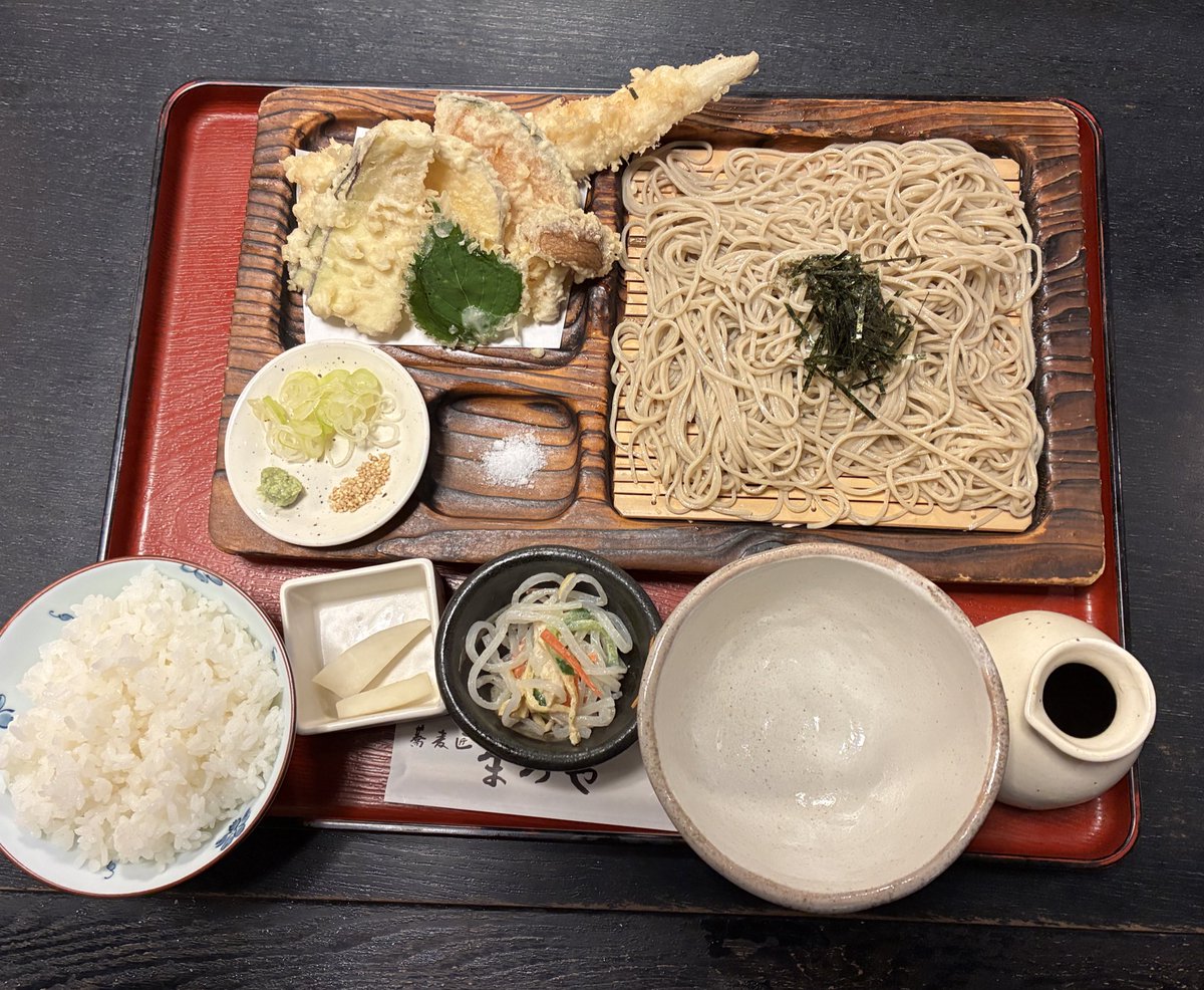 amamori_takibi's tweet photo. まつやさんで、あなご天ざるを頂きました🍤
なぜカレーうどんじゃなかったかというと、あなご天ぷらが食べたかったからです https://t.co/bkRrpQwMie
