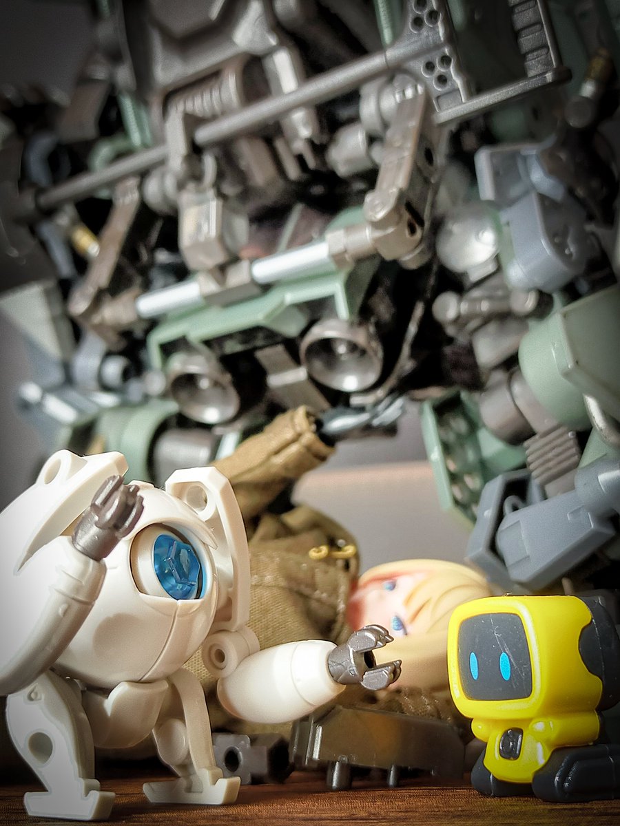 今回の美プラさんが乗れるメカのコンセプトは、鈍重な人型掘削ロボ🐸
ちょっと丸いシルエットになりそう